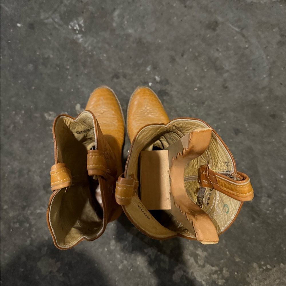 Men's Tan Leather Western Boots - Picture 2 of 9